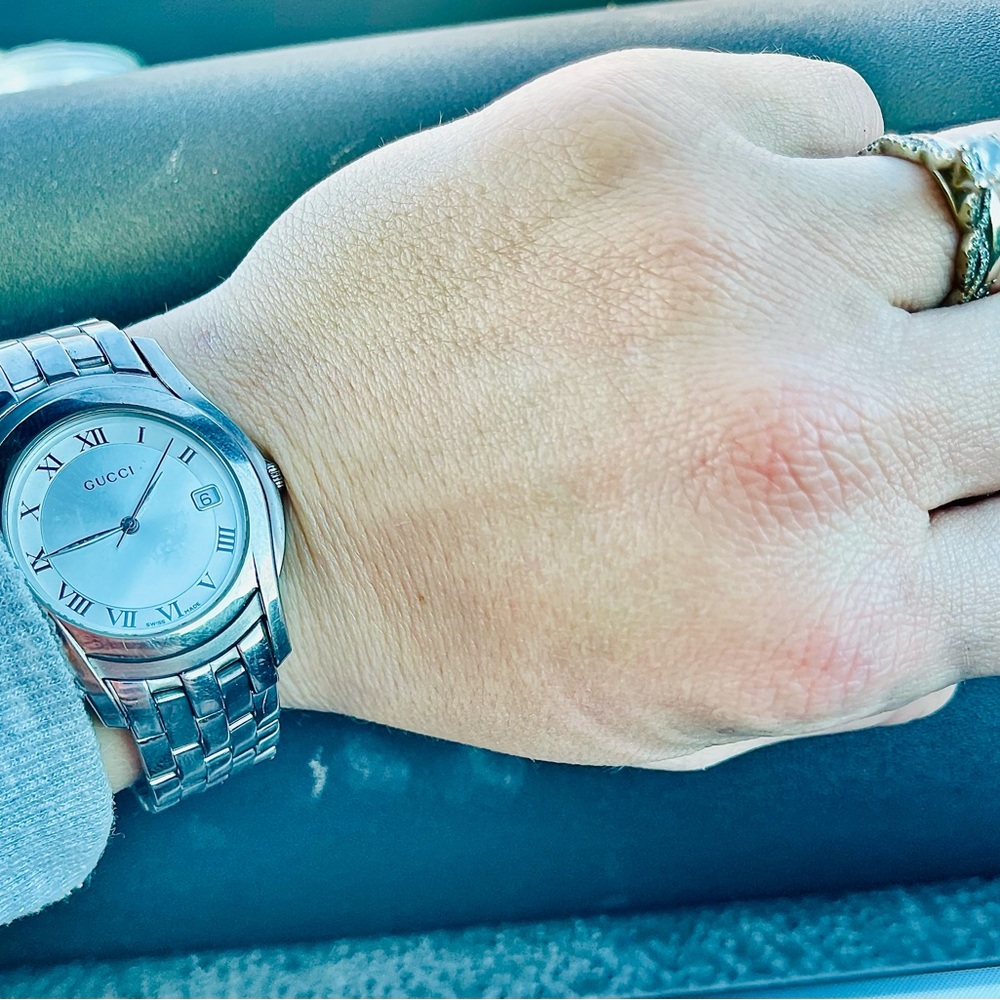 Gucci Silver Unisex Watch